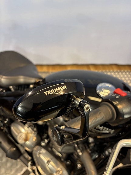 Triumph Bonneville BOBBER 10 of 16