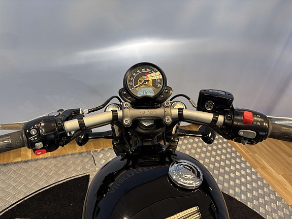 Triumph Bonneville BOBBER 15 of 16