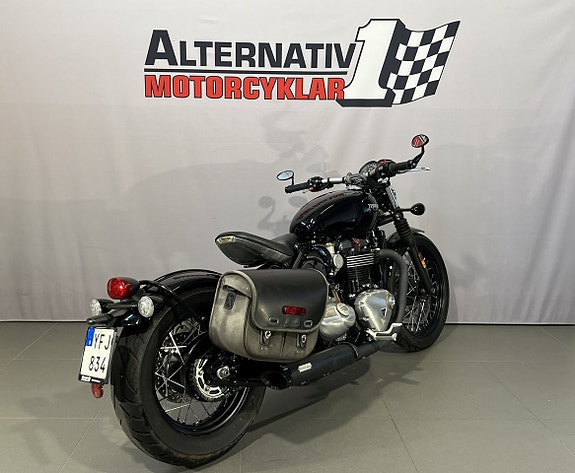 Triumph Bonneville BOBBER 2 of 5