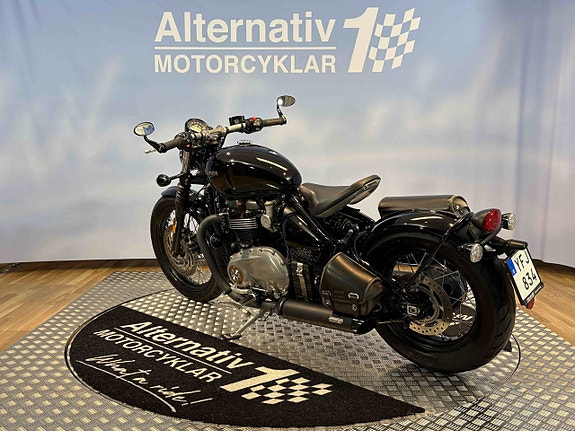 Triumph Bonneville BOBBER 4 of 16