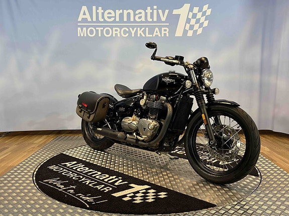Triumph Bonneville BOBBER 8 of 16