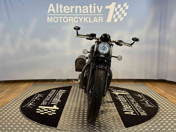 Triumph Bonneville BOBBER 7 of 16