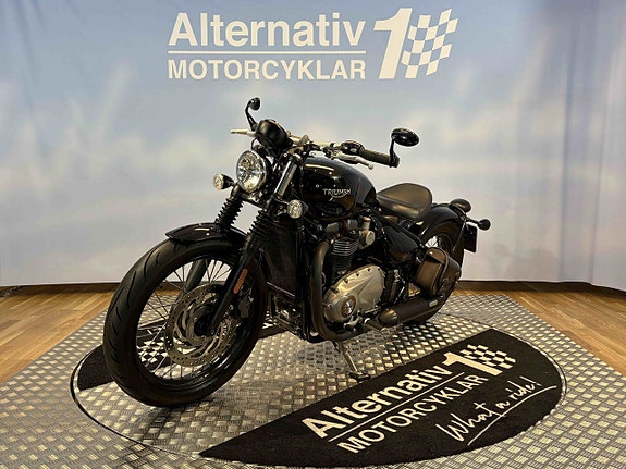 Triumph Bonneville BOBBER 6 of 16