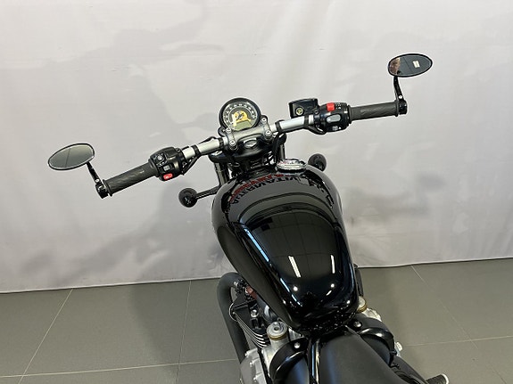 Triumph Bonneville BOBBER 14 of 16