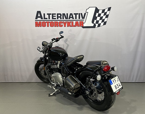 Triumph Bonneville BOBBER 3 of 5