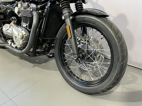 Triumph Bonneville BOBBER 8 of 16