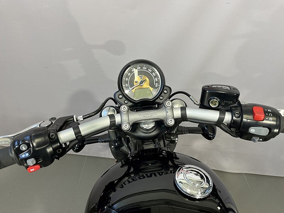 Triumph Bonneville BOBBER 15 of 16
