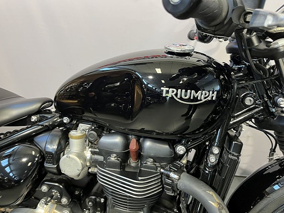 Triumph Bonneville BOBBER 9 of 16