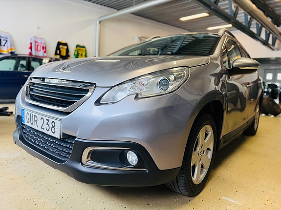 Peugeot 2008 2 of 5