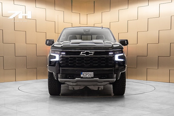 Chevrolet Silverado 1500 2 of 28