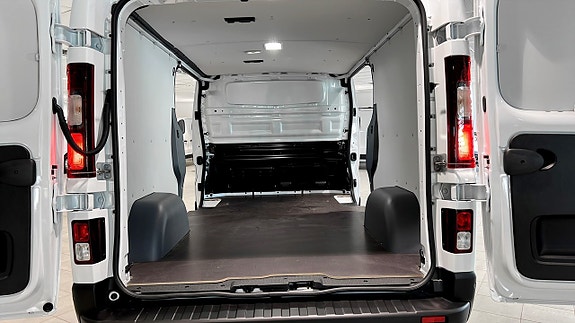Renault Trafic 5 of 9