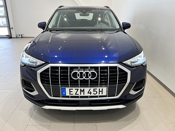 Audi Q3 2 of 5