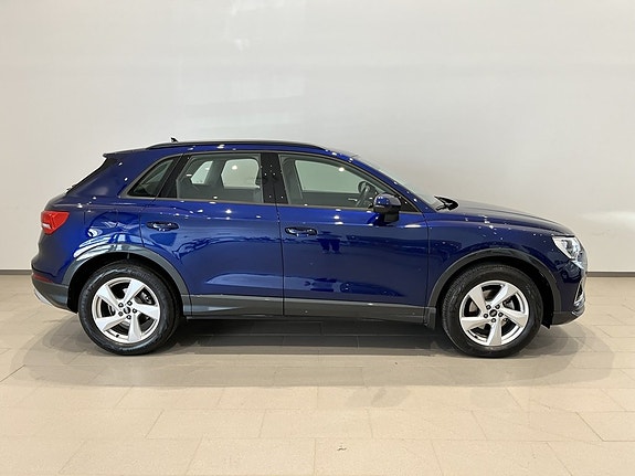 Audi Q3 3 of 5