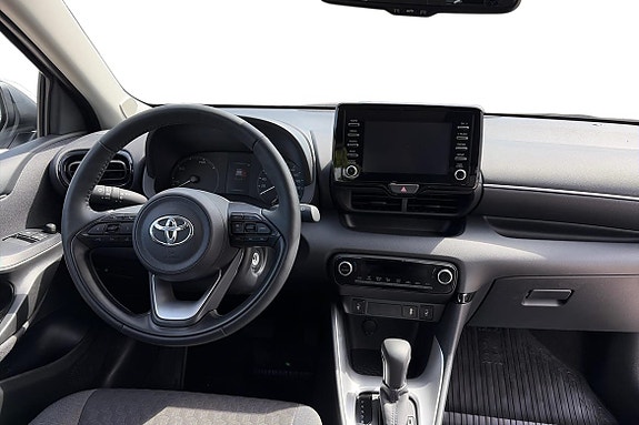 Toyota Yaris 8 of 14