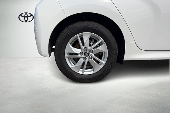 Toyota Yaris 6 of 14