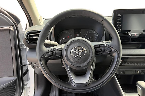 Toyota Yaris 12 of 14