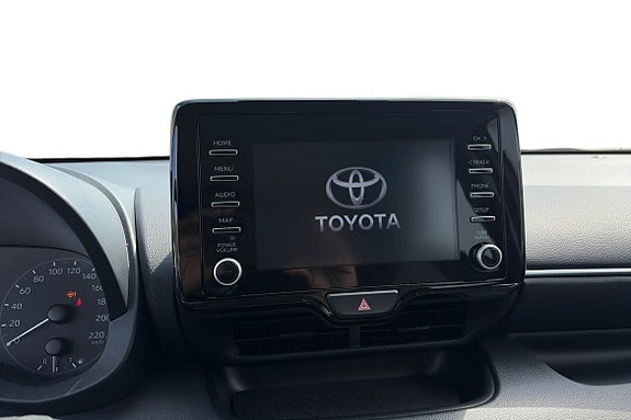 Toyota Yaris 13 of 14