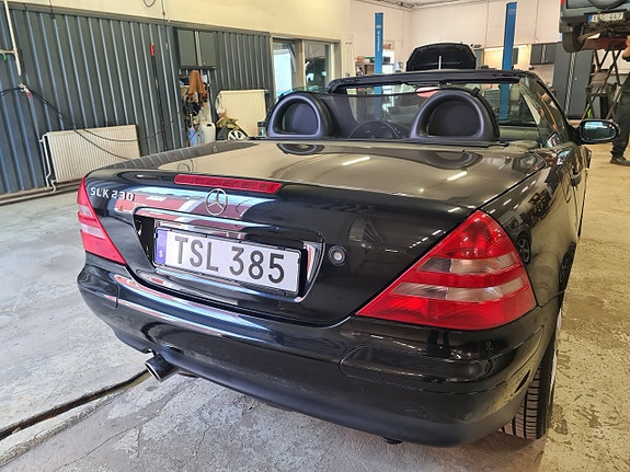 Mercedes-Benz SLK230 3 of 7