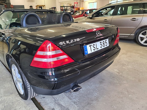Mercedes-Benz SLK230 4 of 7