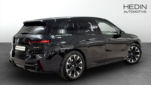 BMW iX 2 of 10