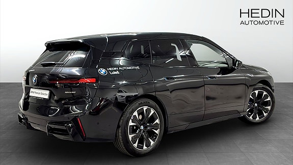 BMW iX 2 of 10