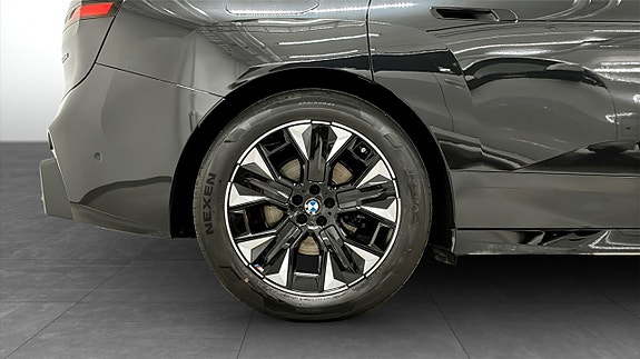 BMW iX 9 of 10