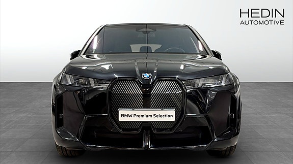 BMW iX 8 of 10