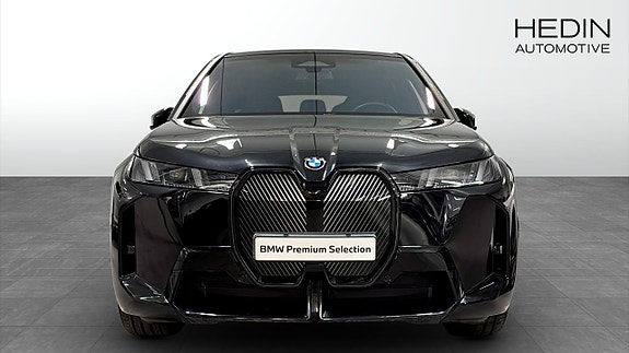 BMW iX 8 of 10