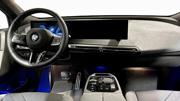 BMW iX 4 of 5