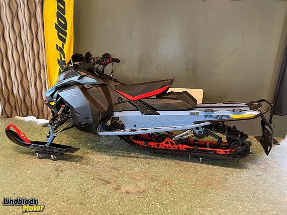 Ski-Doo Backcountry X-RS 146" 850 E-TEC -26 m. 10.25" display / 1090mm 2 of 5