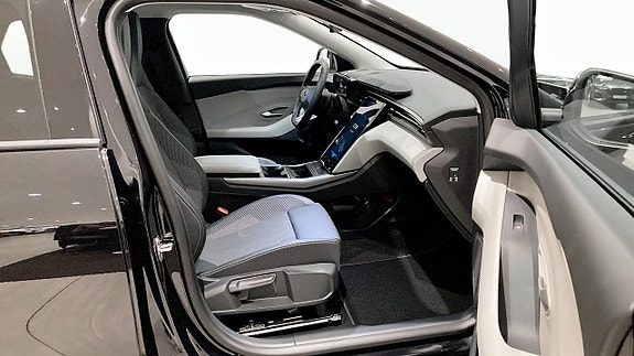 Ford Explorer 3 of 12