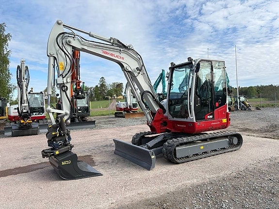 Takeuchi TB260 3 of 5