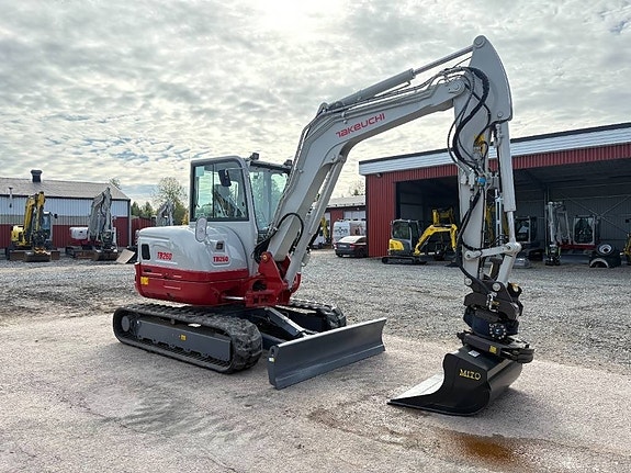 Takeuchi TB260 4 of 5