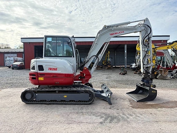 Takeuchi TB260 5 of 5