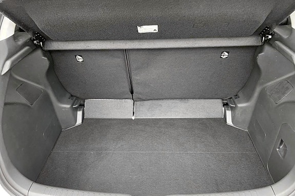 Toyota Yaris 12 of 12