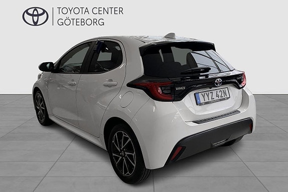 Toyota Yaris 3 of 12
