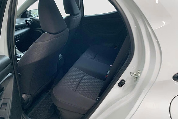 Toyota Yaris 9 of 12