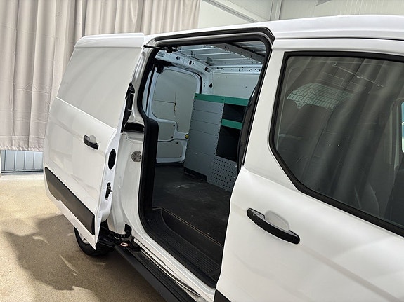 Ford Transit Connect 23 of 27