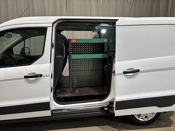 Ford Transit Connect 22 of 27