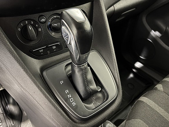 Ford Transit Connect 14 of 27