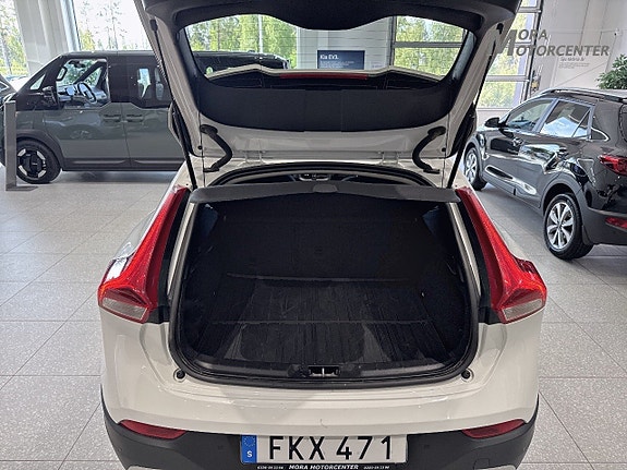 Volvo V40 Cross Country 14 of 14