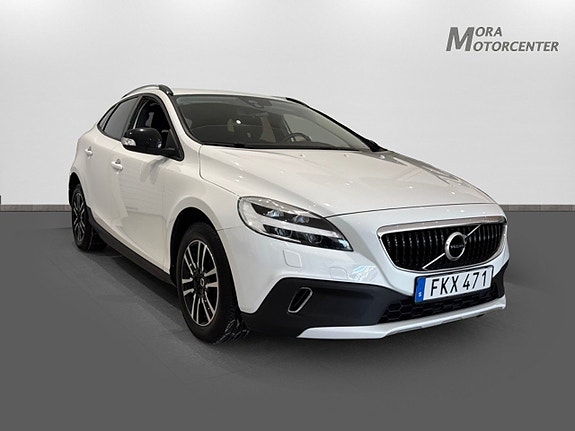 Volvo V40 Cross Country 3 of 5