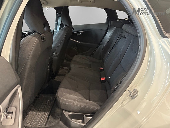Volvo V40 Cross Country 9 of 14