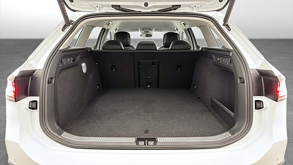 Volkswagen Passat 12 of 19