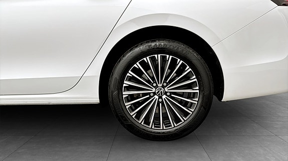 Volkswagen Passat 6 of 19
