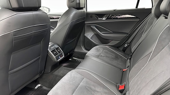 Volkswagen Passat 11 of 19
