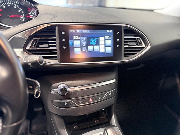 Peugeot 308 SW 12 of 16