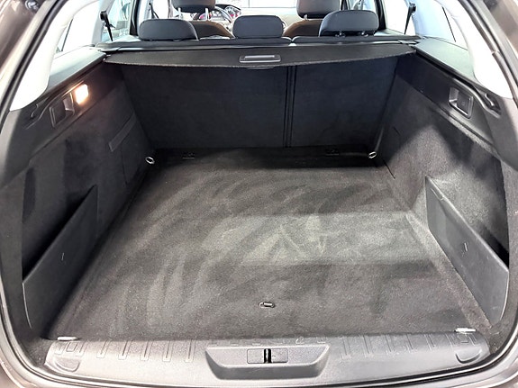 Peugeot 308 SW 15 of 16