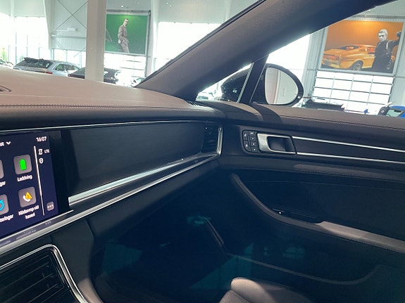 Porsche Panamera 4 14 of 20