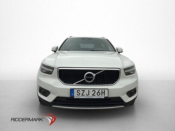 Volvo XC40 2 of 5